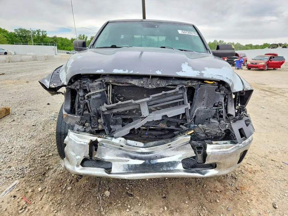 2016 RAM 1500 SLT  