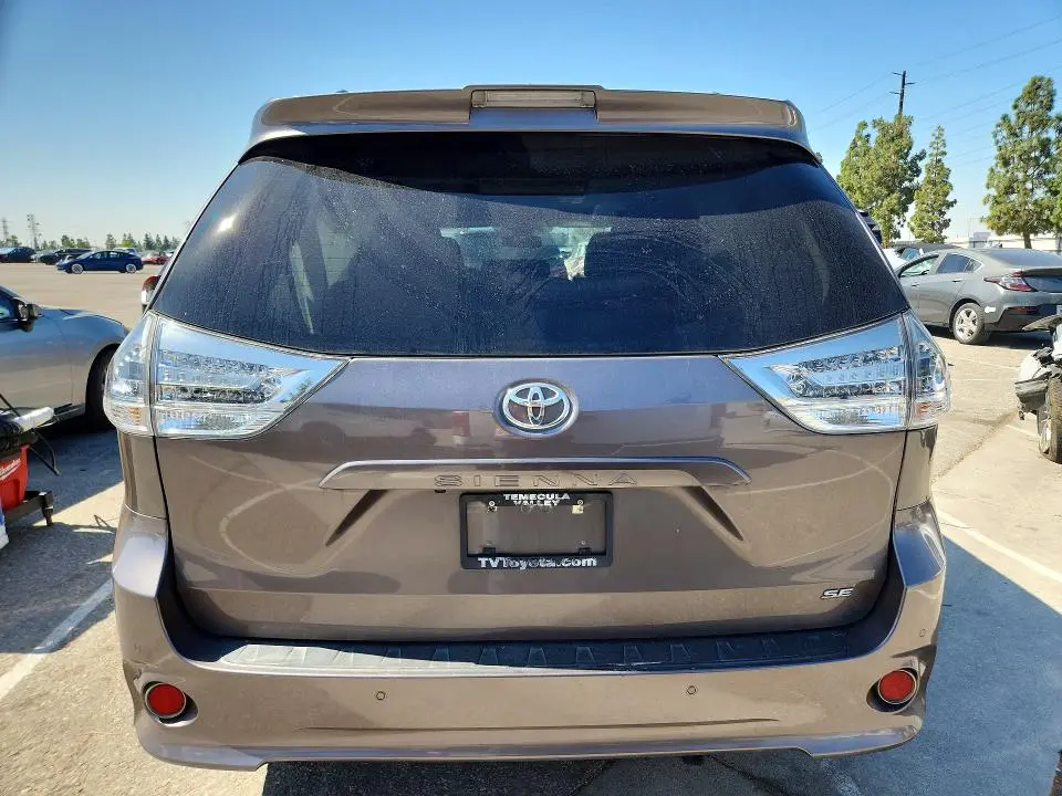 2020 TOYOTA SIENNA SE PREMIUM 8-PASSENGER  