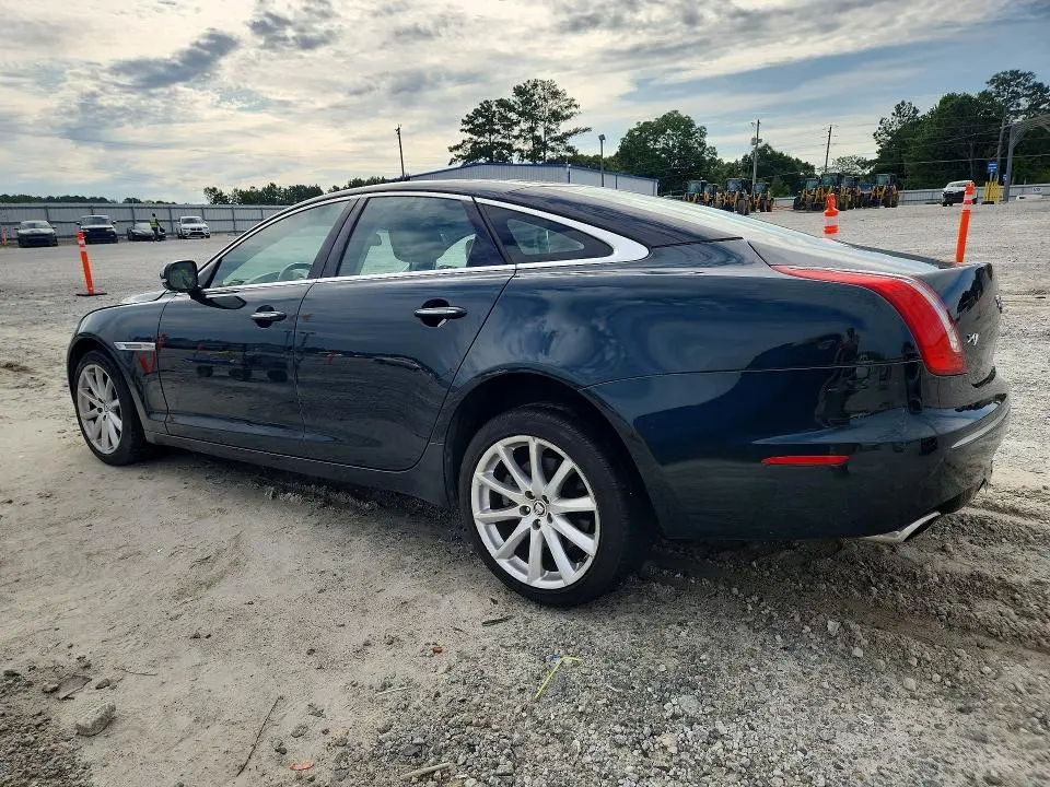 2011 JAGUAR XJ   