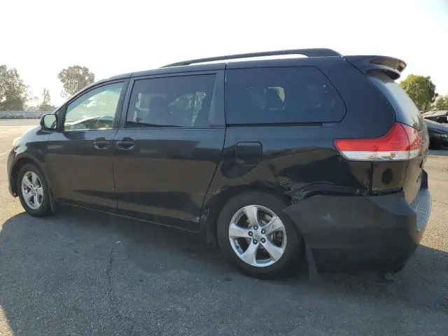 2013 TOYOTA SIENNA LE  