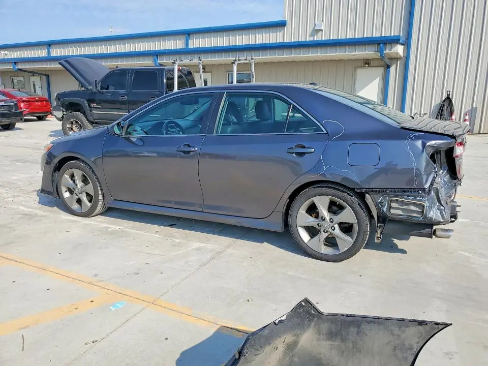 2012 TOYOTA CAMRY SE V6  