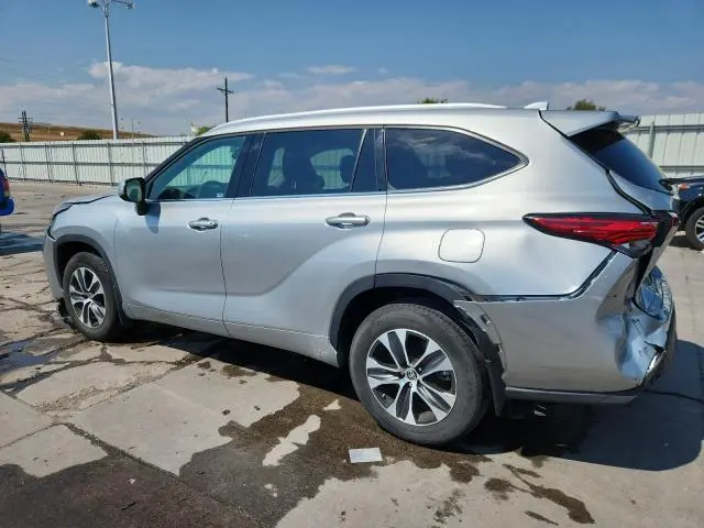 2022 TOYOTA HIGHLANDER XLE  