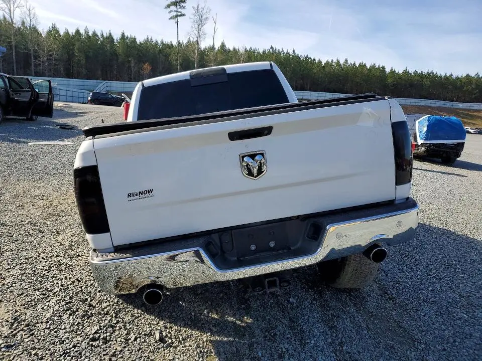 2016 RAM 1500 SLT  