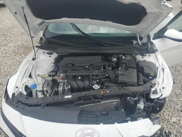 2024 HYUNDAI ELANTRA SE  