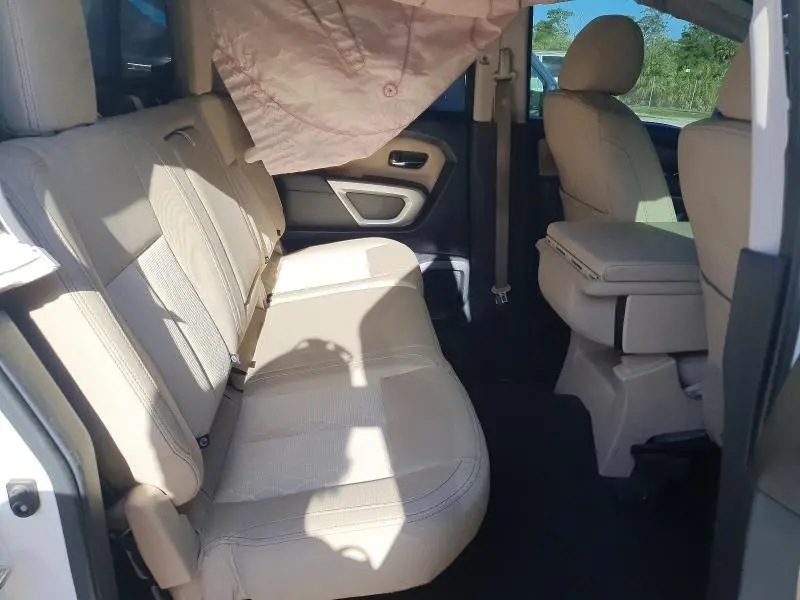 2017 NISSAN TITAN SV  