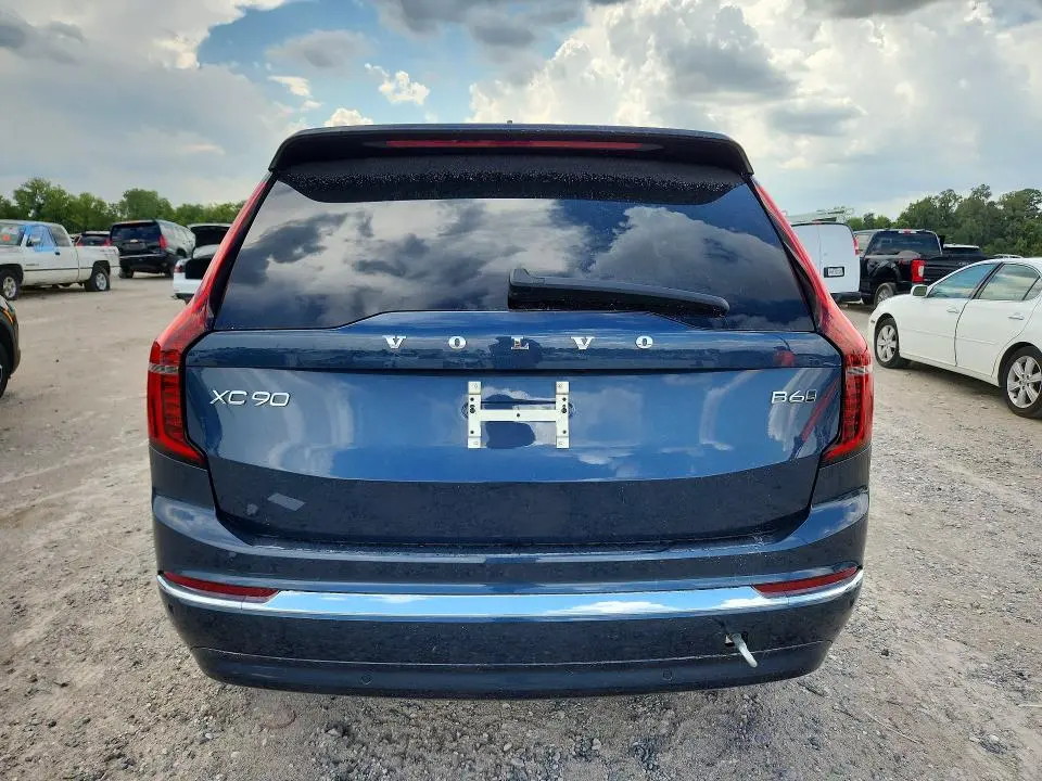2026 VOLVO XC90 PLUS  