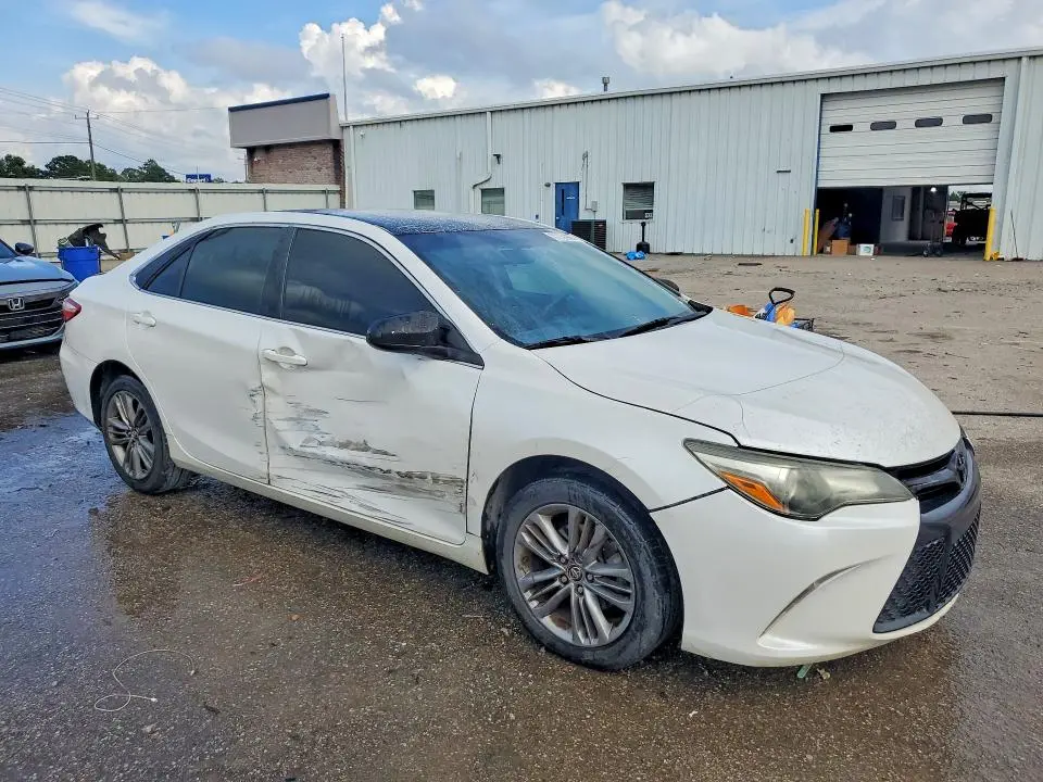 2016 TOYOTA CAMRY SE  