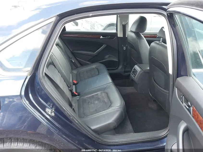 2013 VOLKSWAGEN PASSAT 2.0L TDI SEL PREMIUM