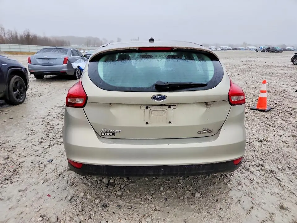 2016 FORD FOCUS SE  