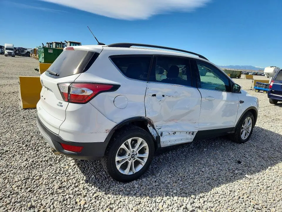 2018 FORD ESCAPE SE  
