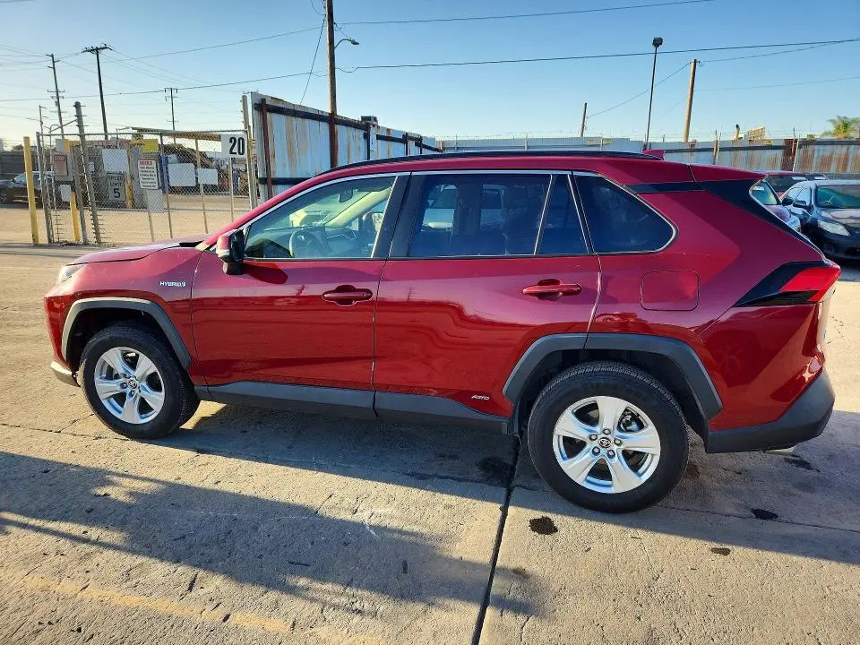 2021 TOYOTA RAV4 LE  
