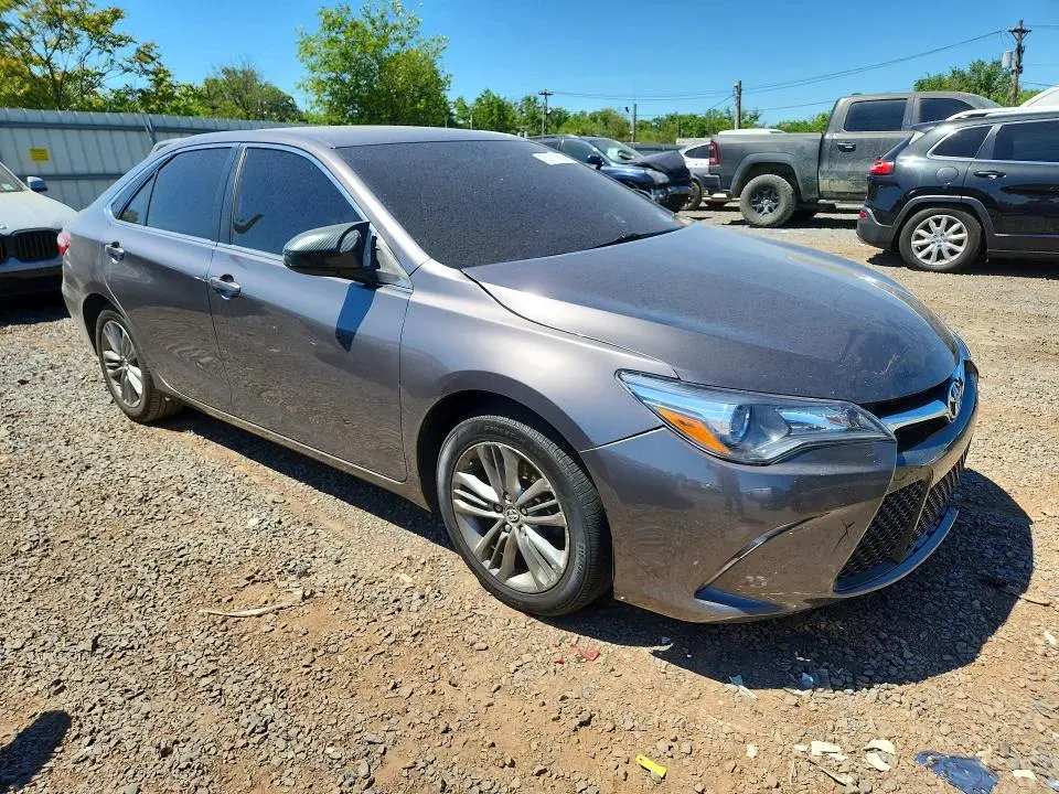 2016 TOYOTA CAMRY SE  