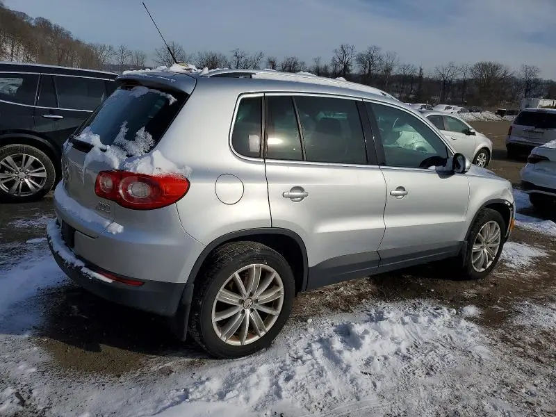 2011 VOLKSWAGEN TIGUAN S  