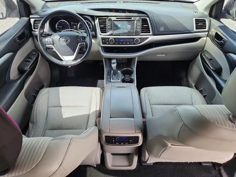 2017 TOYOTA HIGHLANDER LE PLUS  