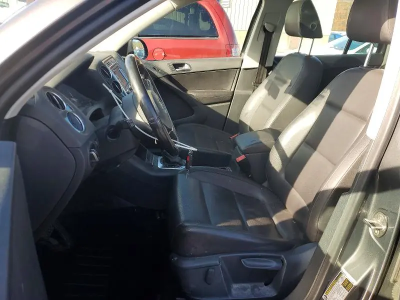 2013 VOLKSWAGEN TIGUAN S  