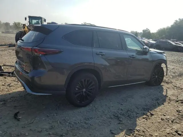 2024 TOYOTA HIGHLANDER LE  