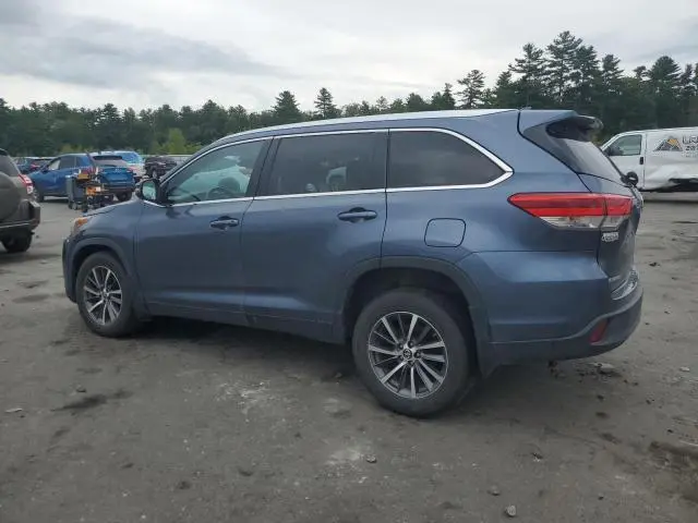 2019 TOYOTA HIGHLANDER SE  