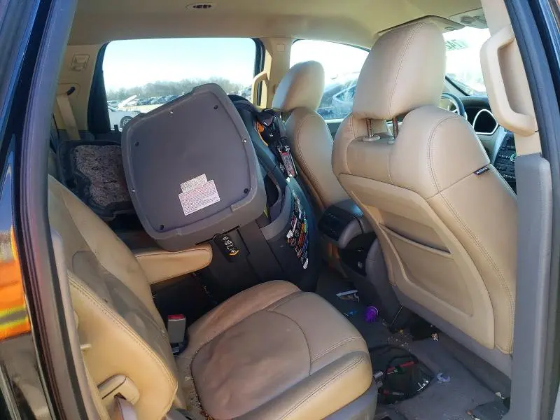 2011 CHEVROLET TRAVERSE LT  