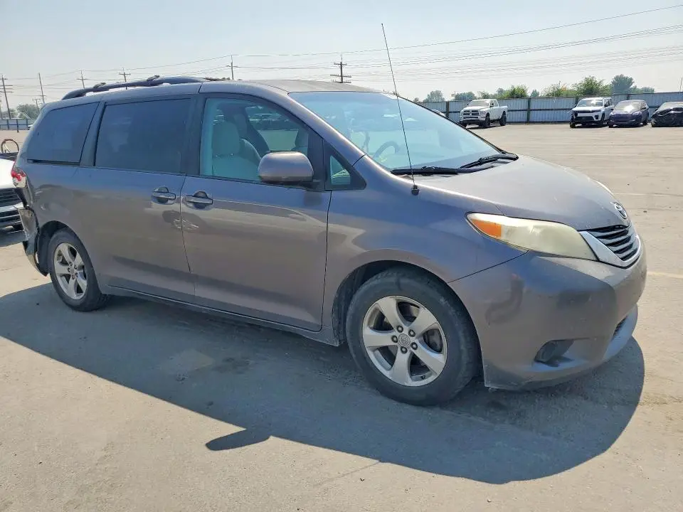 2011 TOYOTA SIENNA LE  