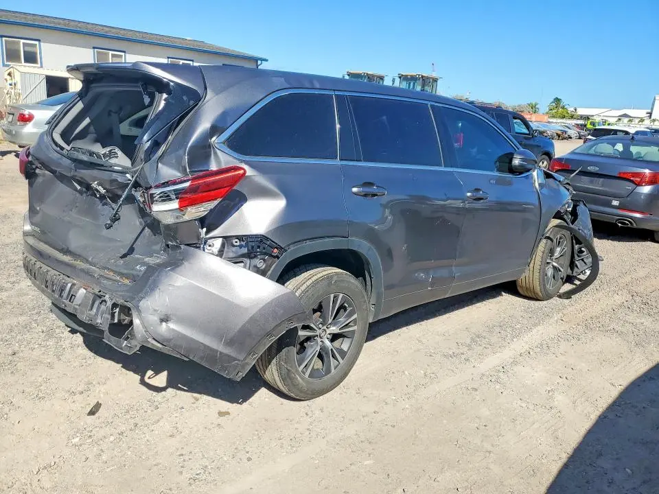 2017 TOYOTA HIGHLANDER LE  