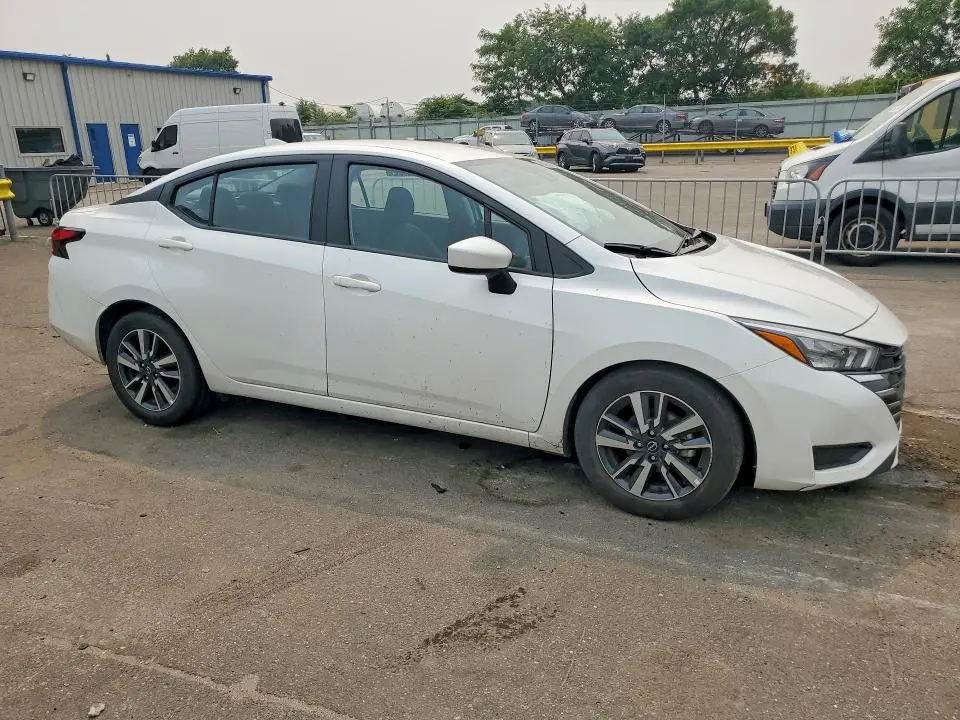 2025 NISSAN VERSA SV  