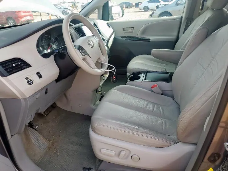 2011 TOYOTA SIENNA LE  