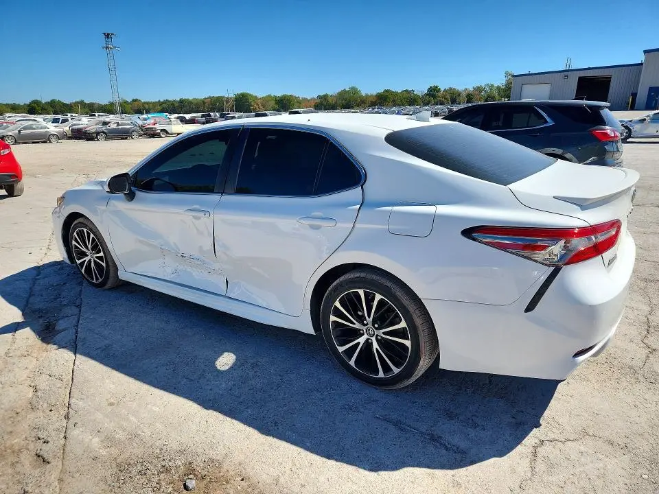 2019 TOYOTA CAMRY SE  