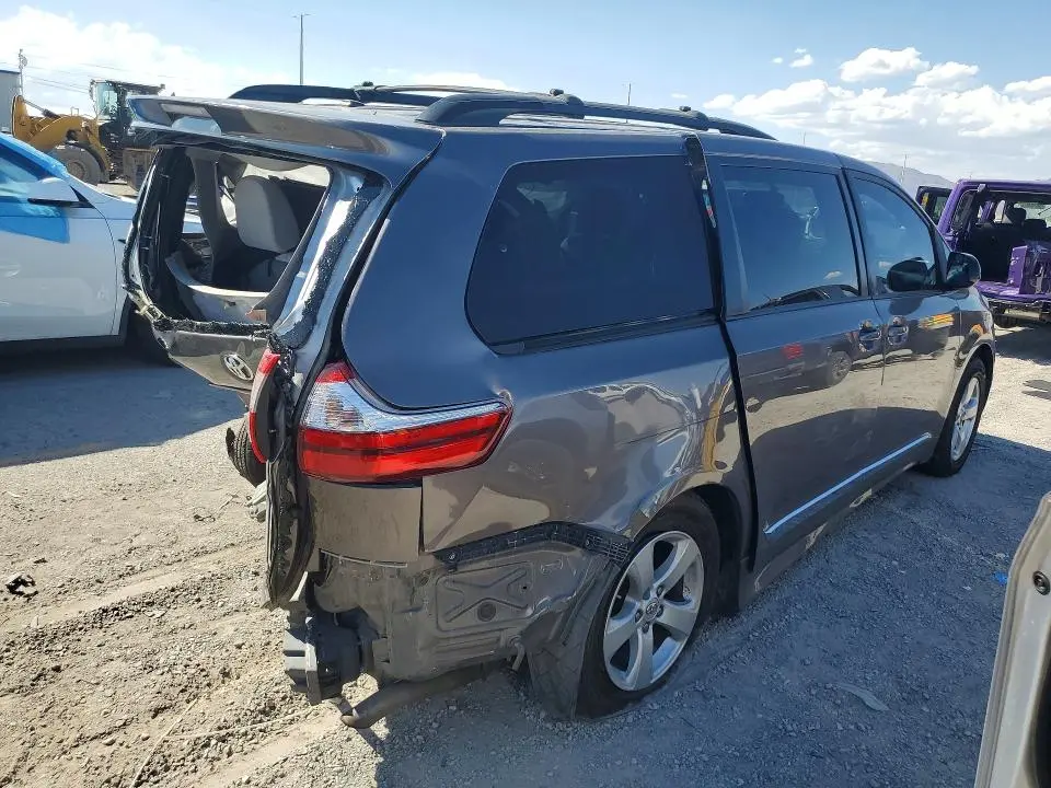 2017 TOYOTA SIENNA LE  