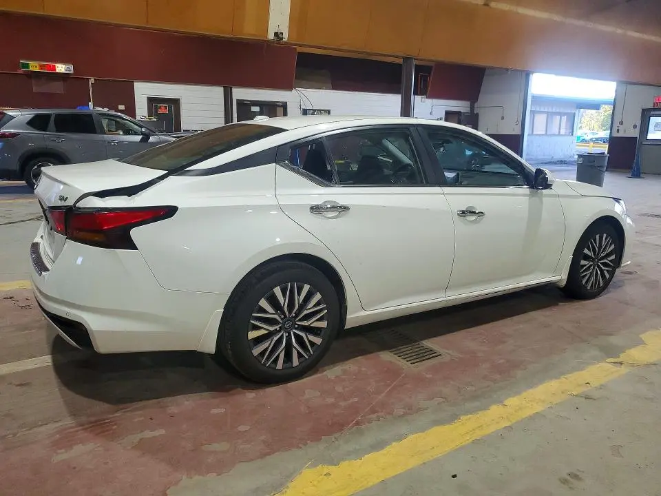 2023 NISSAN ALTIMA SV  