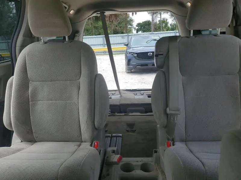2015 TOYOTA SIENNA LE  