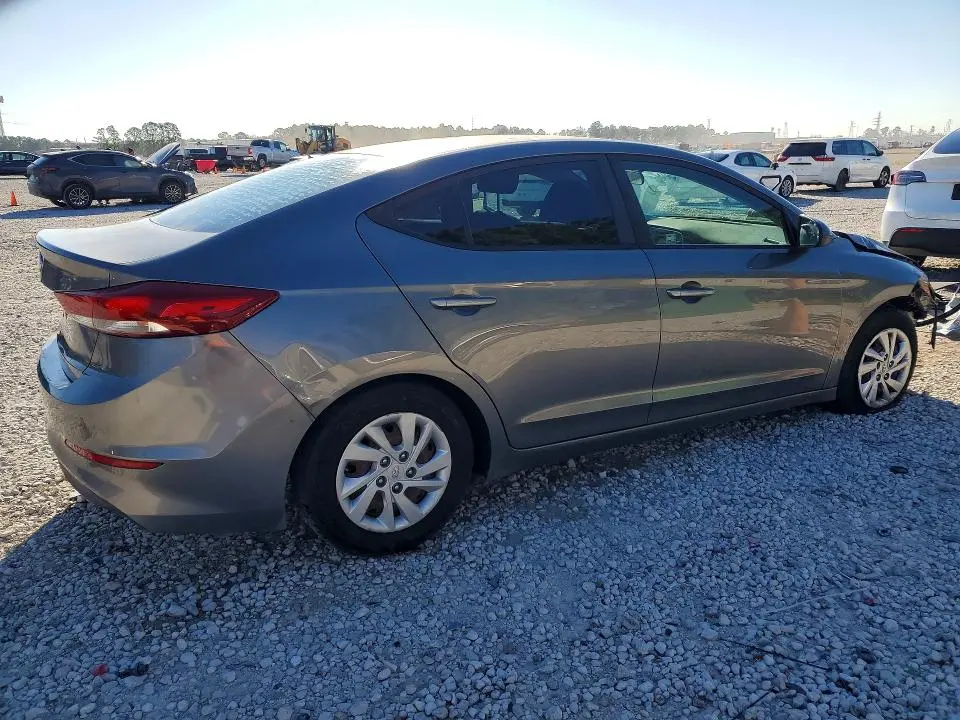 2018 HYUNDAI ELANTRA SE  