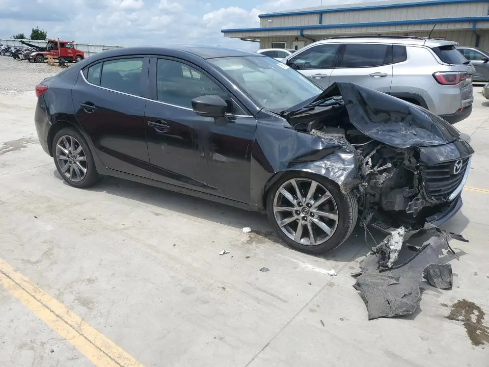 2018 MAZDA 3 TOURING  