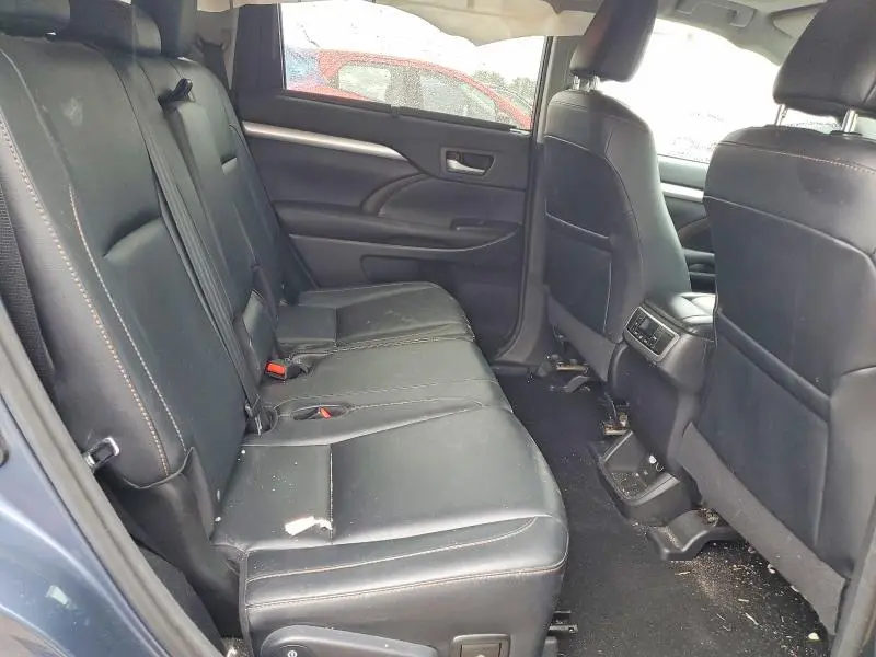 2016 TOYOTA HIGHLANDER XLE  