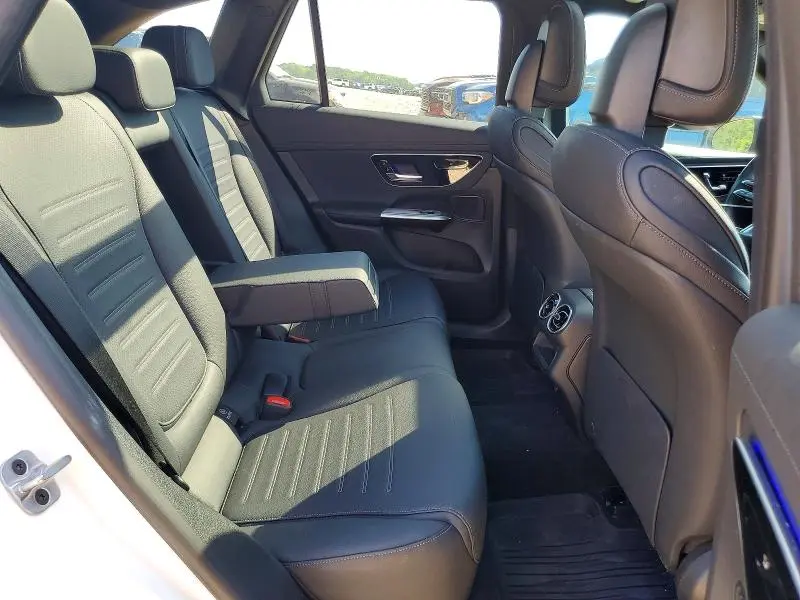 2024 MERCEDES-BENZ GLC 300  
