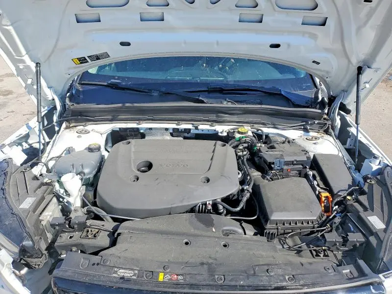 2024 VOLVO XC40 PLUS  