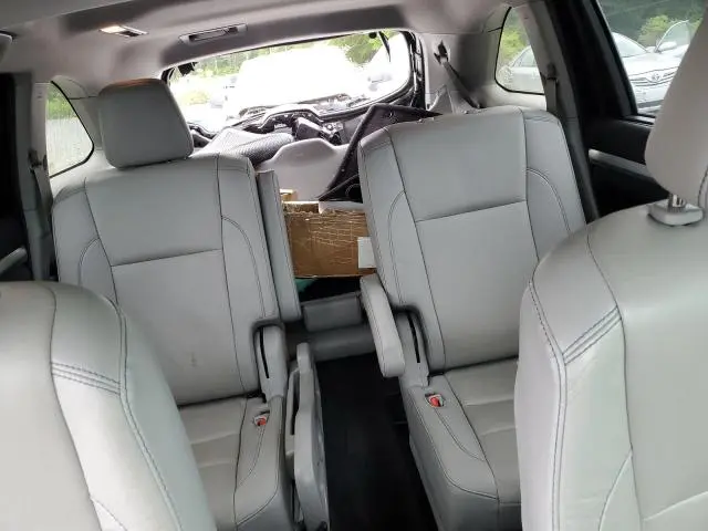2019 TOYOTA HIGHLANDER SE  