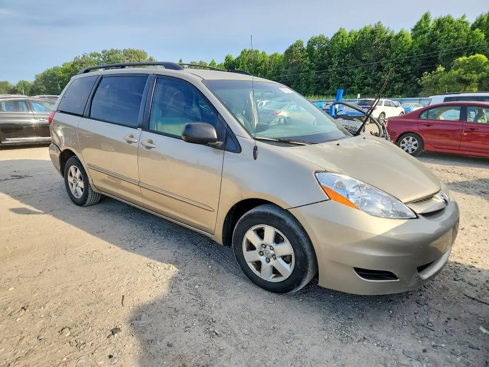 2010 TOYOTA SIENNA LE 8-PASSENGER  