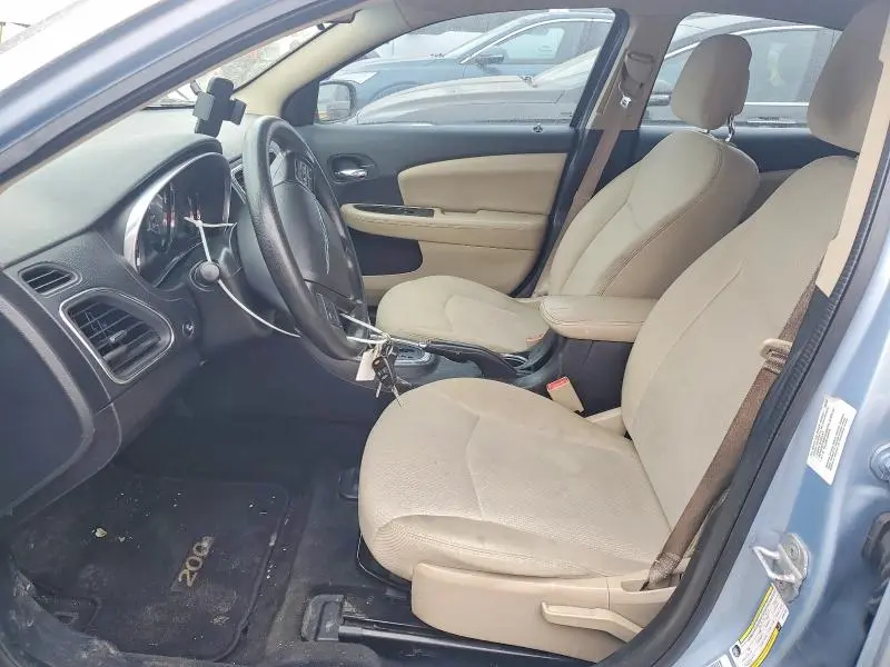 2013 CHRYSLER 200 LX  