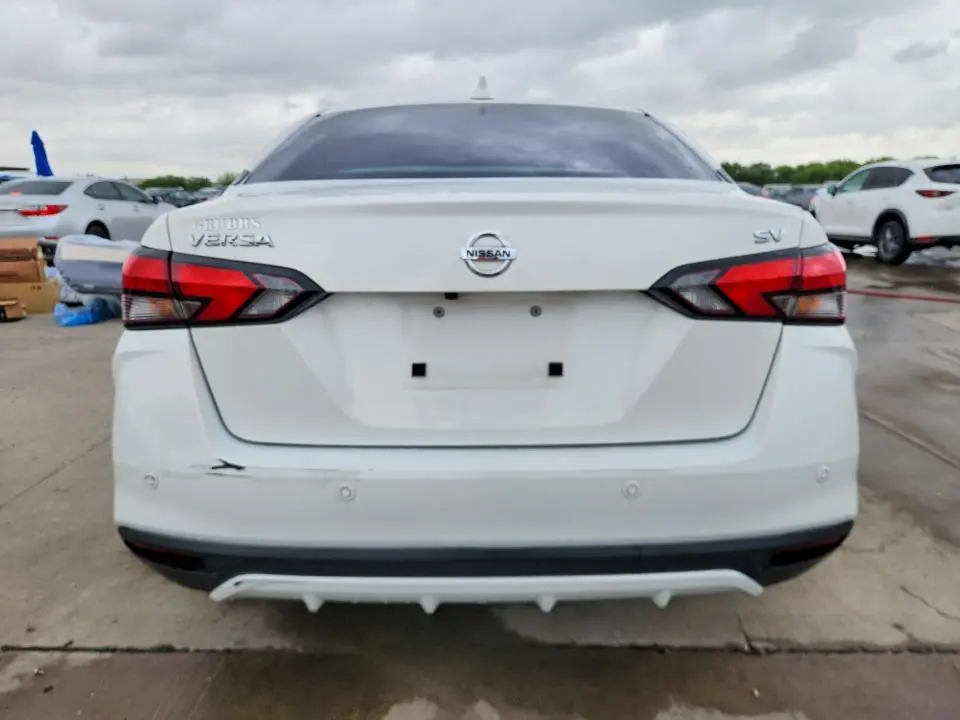 2021 NISSAN VERSA SV  