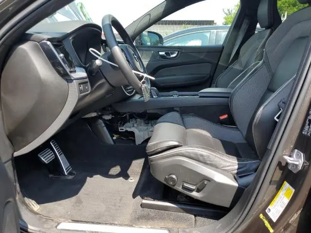 2022 VOLVO XC60 B6 R-DESIGN  