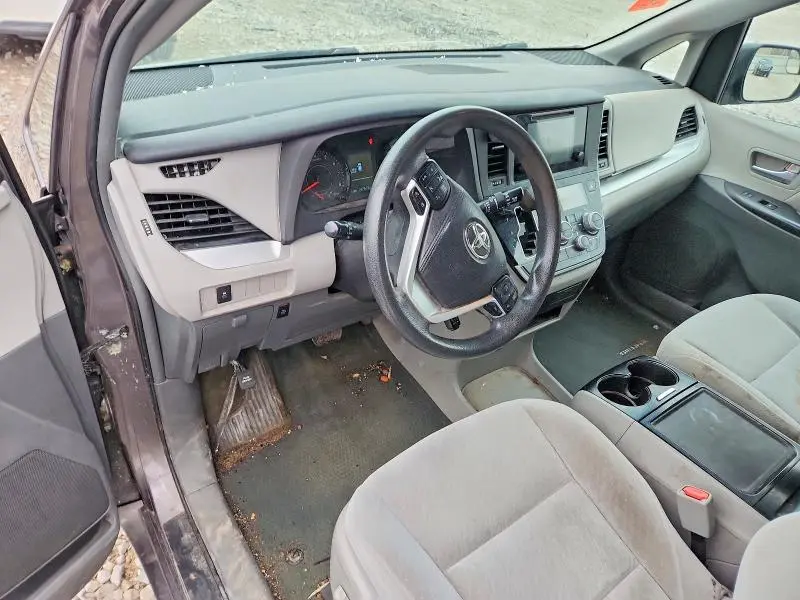 2015 TOYOTA SIENNA LE 8-PASSENGER  