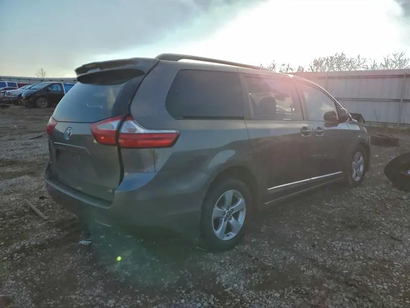 2018 TOYOTA SIENNA LE  