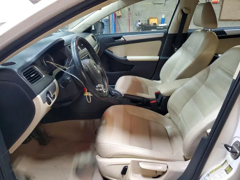 2013 VOLKSWAGEN JETTA SE  