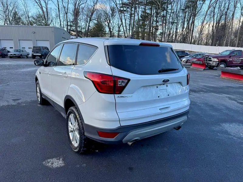2019 FORD ESCAPE SE  
