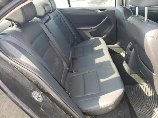 2011 VOLKSWAGEN JETTA SE  
