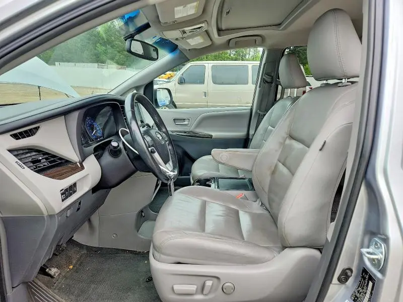 2016 TOYOTA SIENNA XLE 8-PASSENGER  