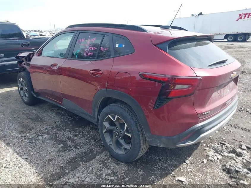2025 CHEVROLET TRAX FWD LT
