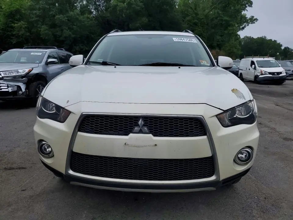 2013 MITSUBISHI OUTLANDER SE  