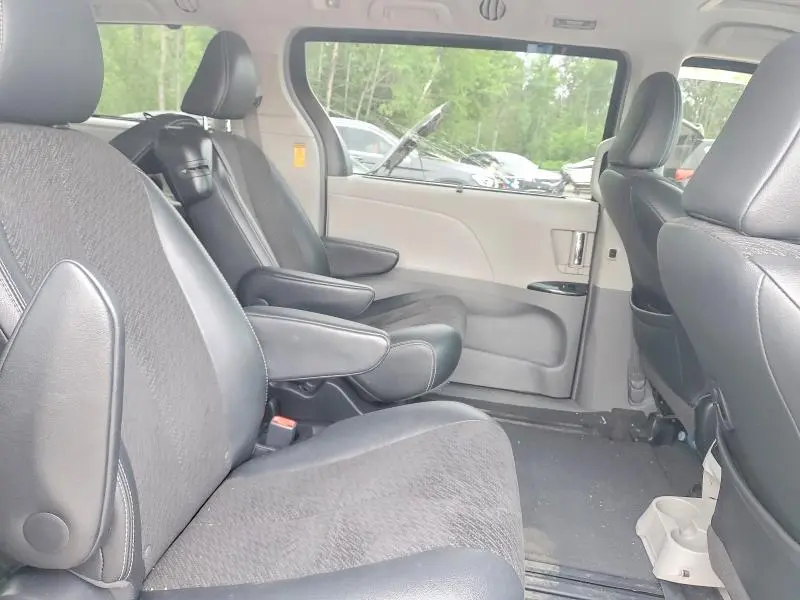 2014 TOYOTA SIENNA SPORT  
