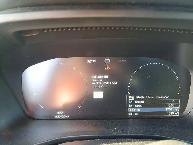 2020 VOLVO XC40 T5 MOMENTUM  